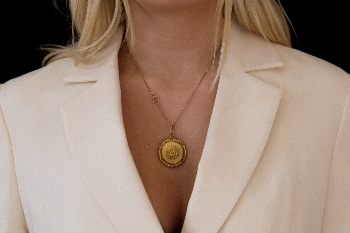 15ct Yellow Gold Victorian Medallion Pendant, Floral & Engine-Turned